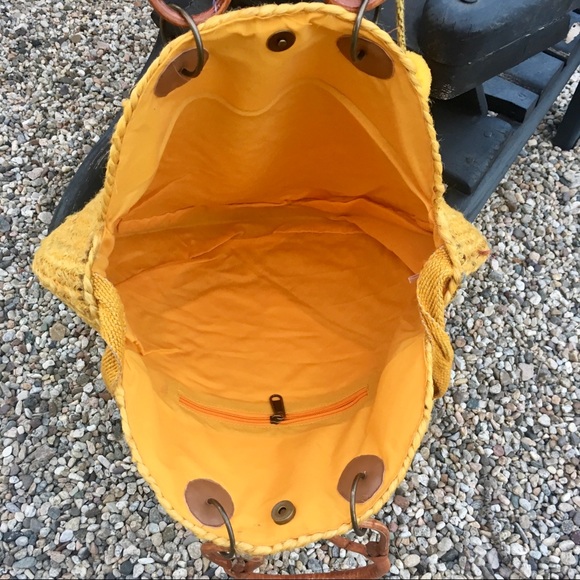 America & Beyond handcrafted circle jute handbag - Picture 5 of 8